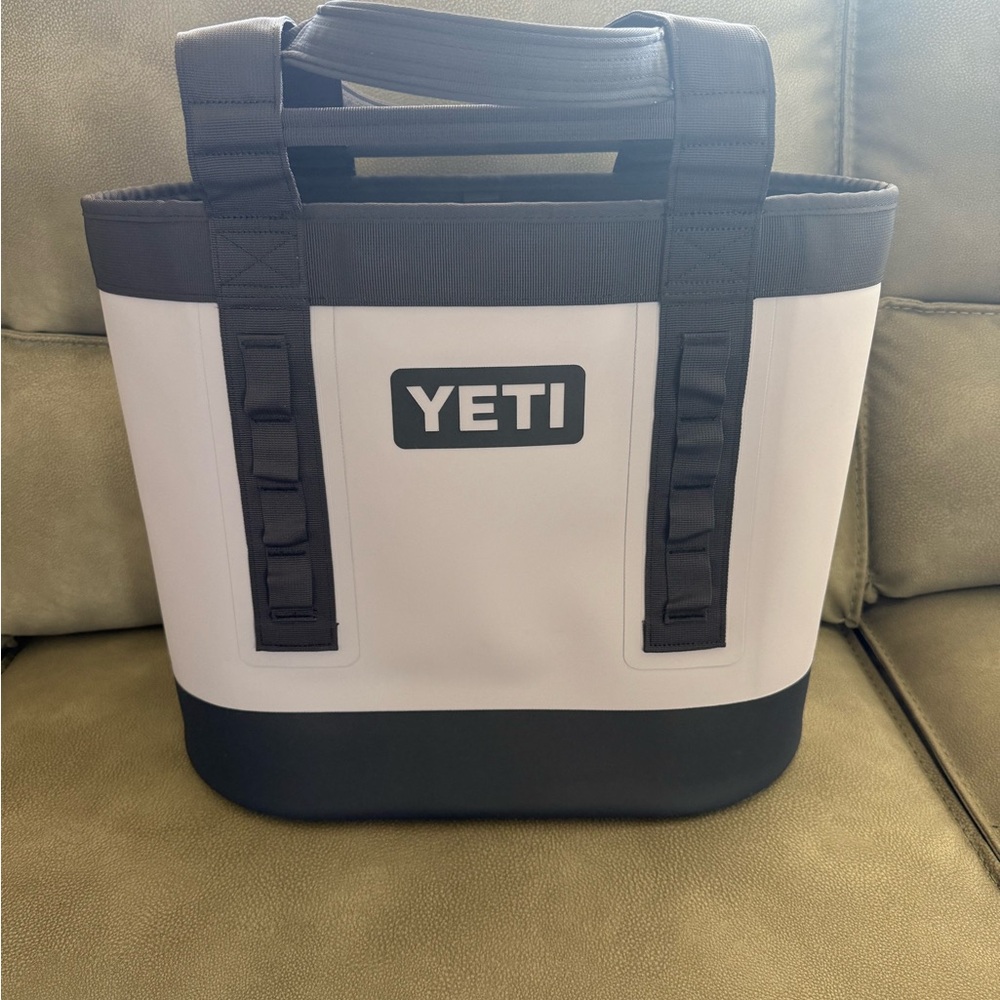 YETI Cosmic Lilac Camino 35 Tote EXCELLENT condition!!